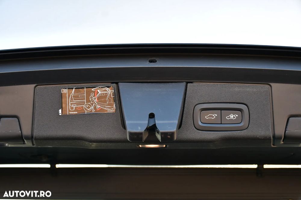 Volvo XC 60 D4 AWD R-Design - 35