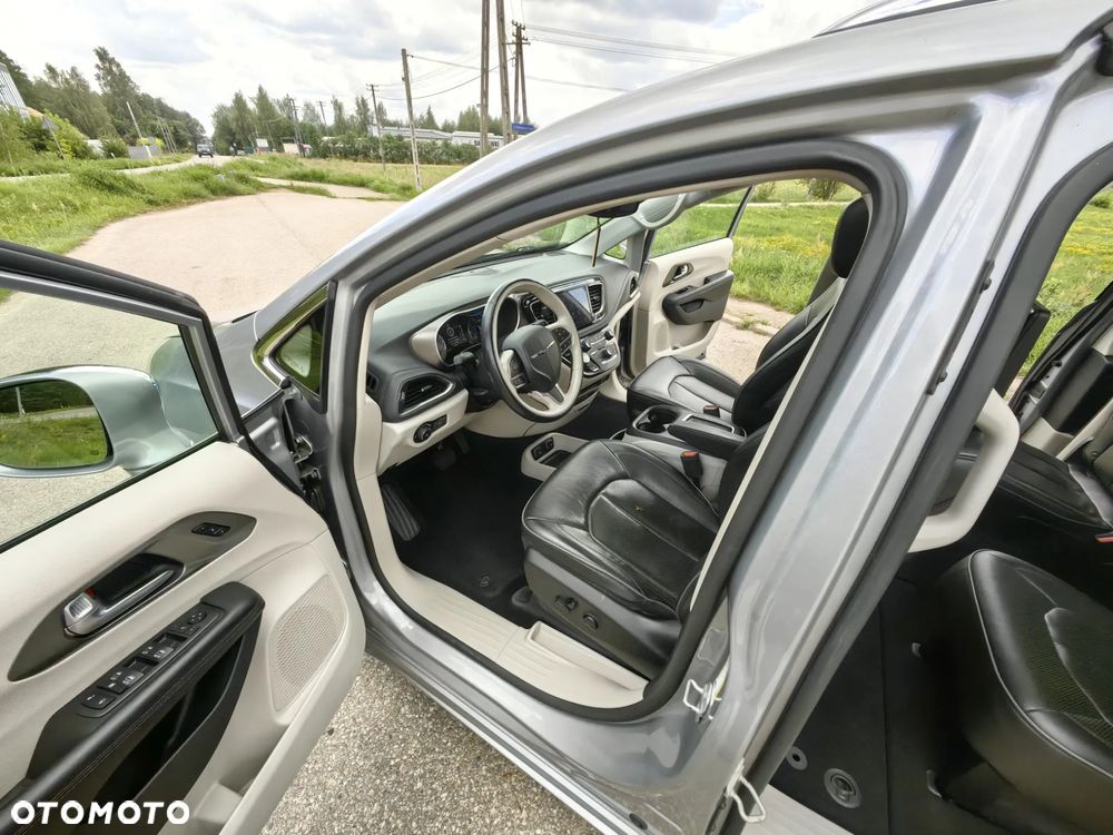 Chrysler Pacifica - 14