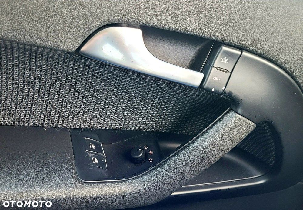 Audi A3 3-drzwiowe 1.6 FSI Attraction - 10