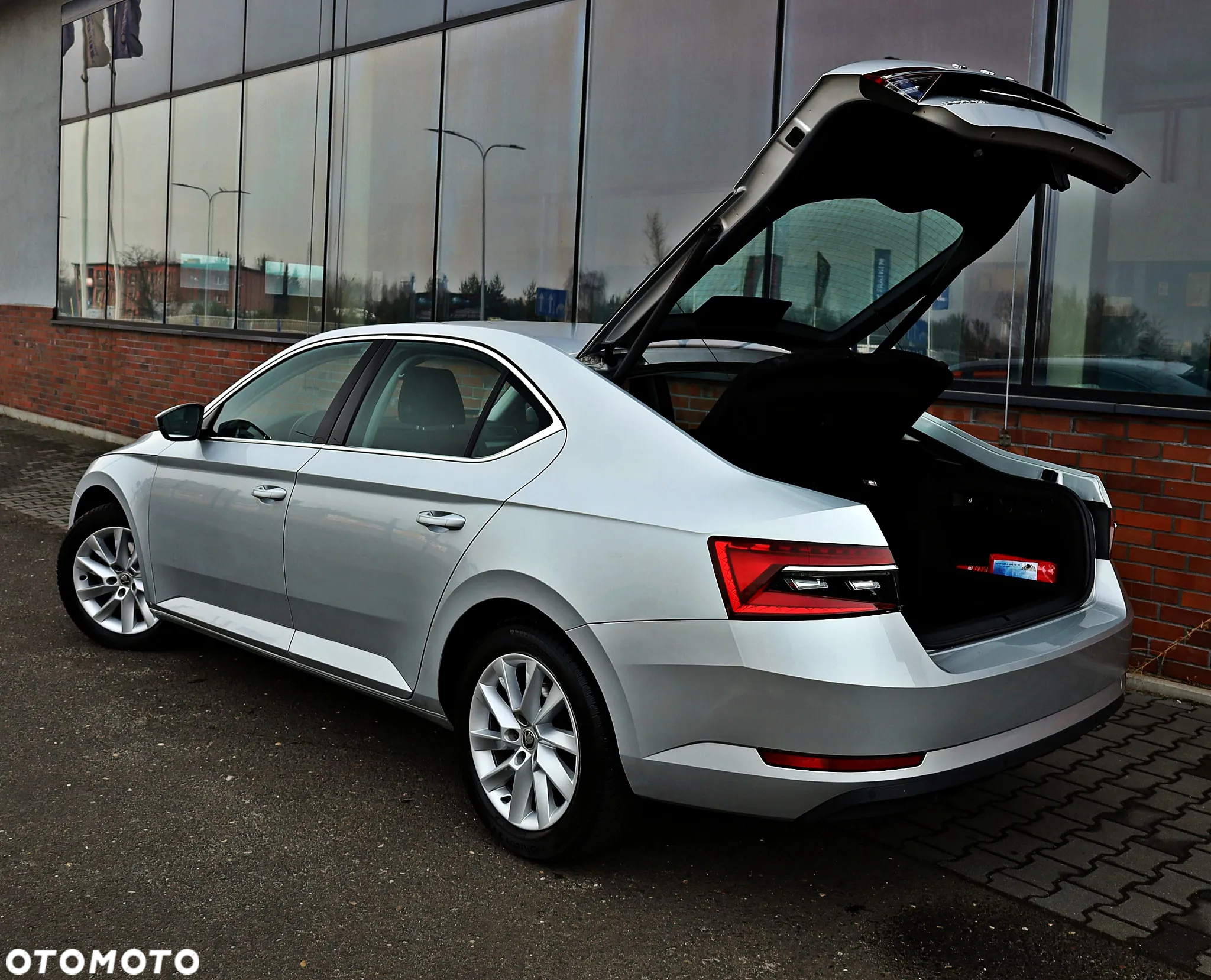 Skoda Superb 2.0 TDI SCR Ambition - 17