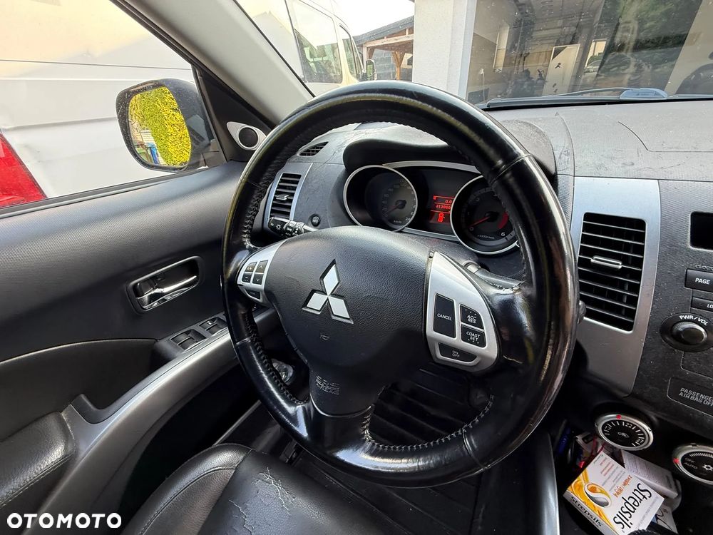 Mitsubishi Outlander - 10