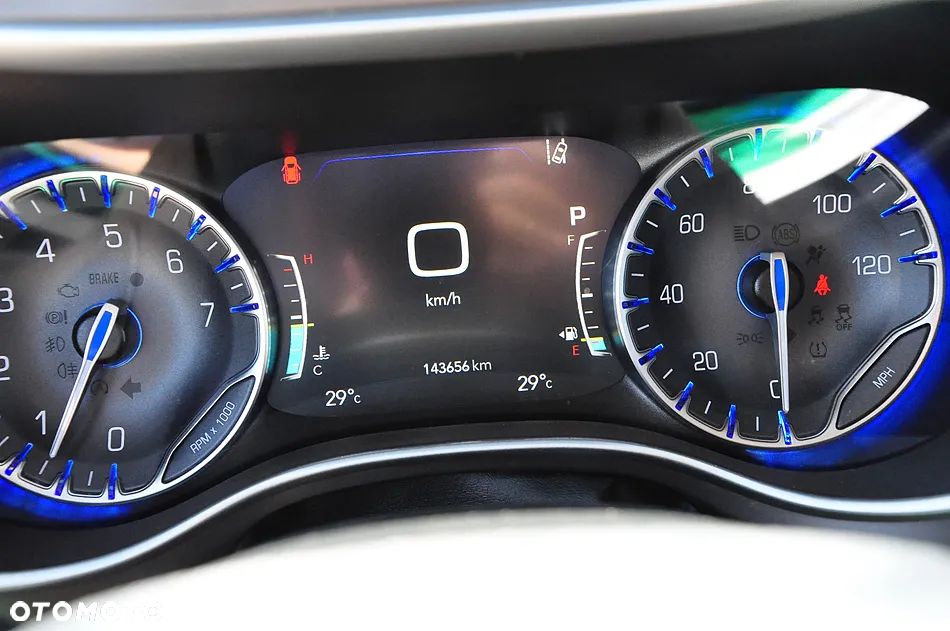 Chrysler Pacifica - 33
