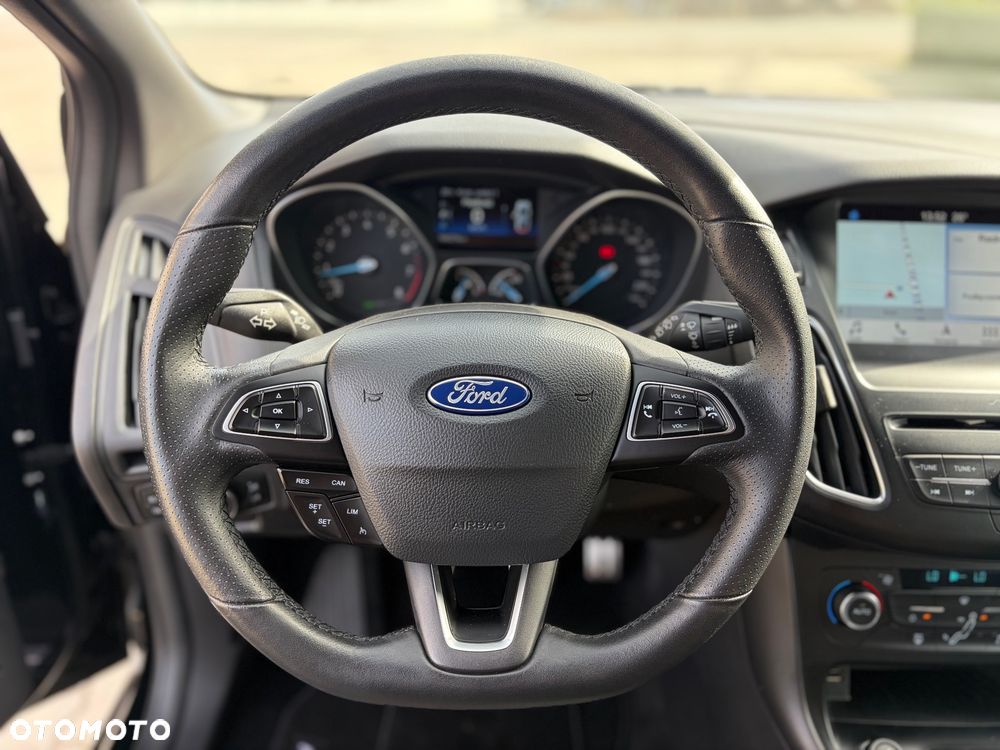 Ford Focus 1.0 EcoBoost Start-Stopp-System ST-LINE DESIGN - 17