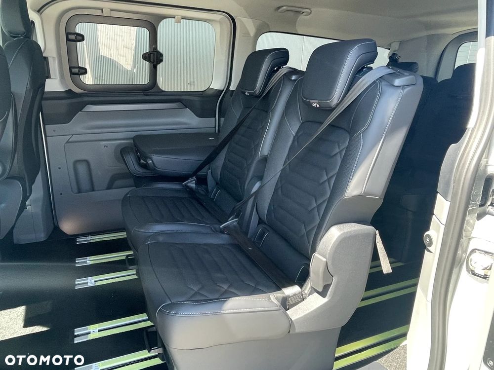 Ford Tourneo Custom - 28