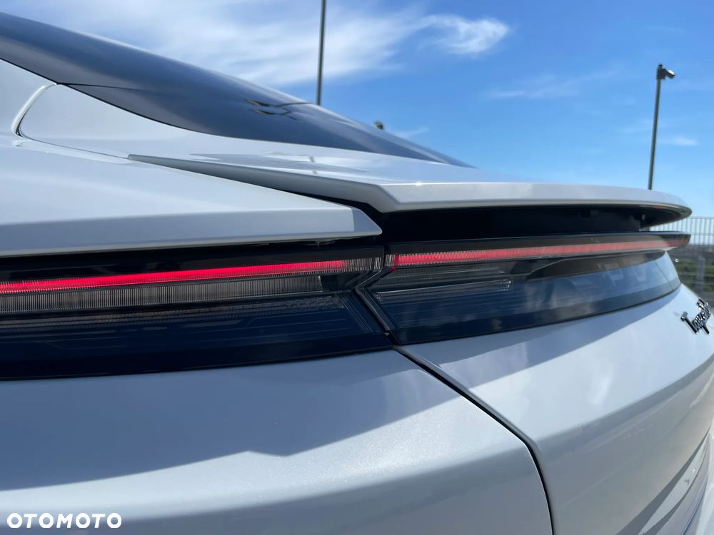 Porsche Taycan Turbo - 15