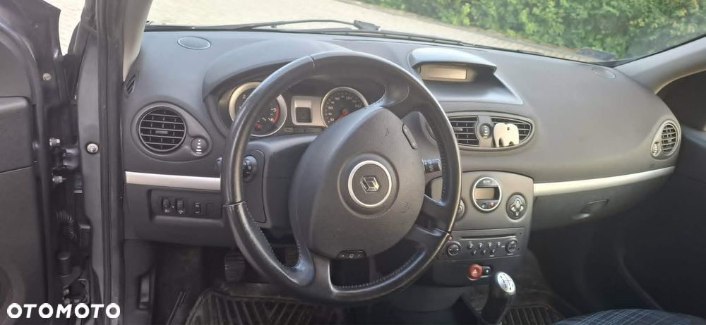 Renault Clio - 7