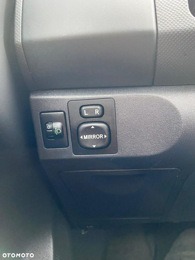 Toyota Yaris - 12
