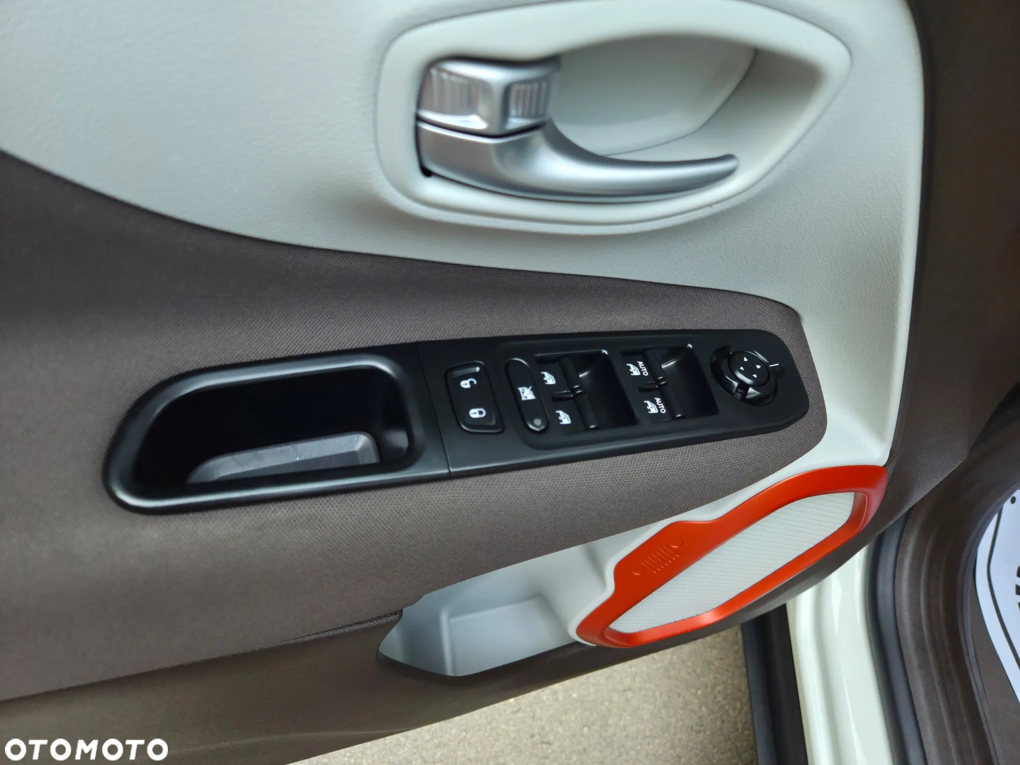 Jeep Renegade 1.4 MultiAir DSG Business Line - 24