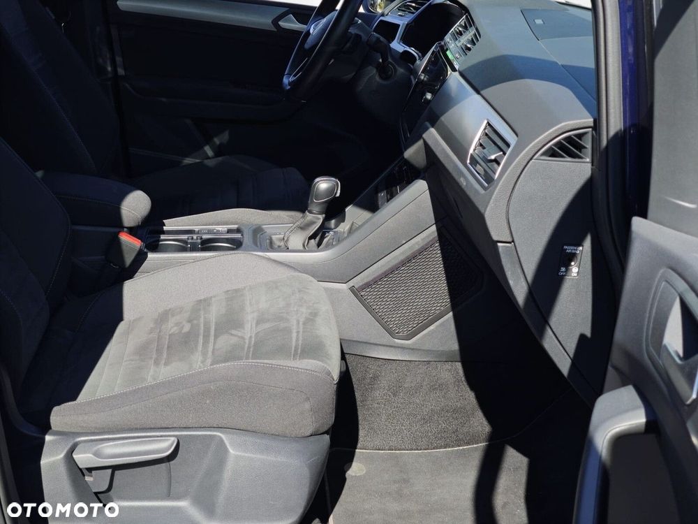 Volkswagen Touran - 12