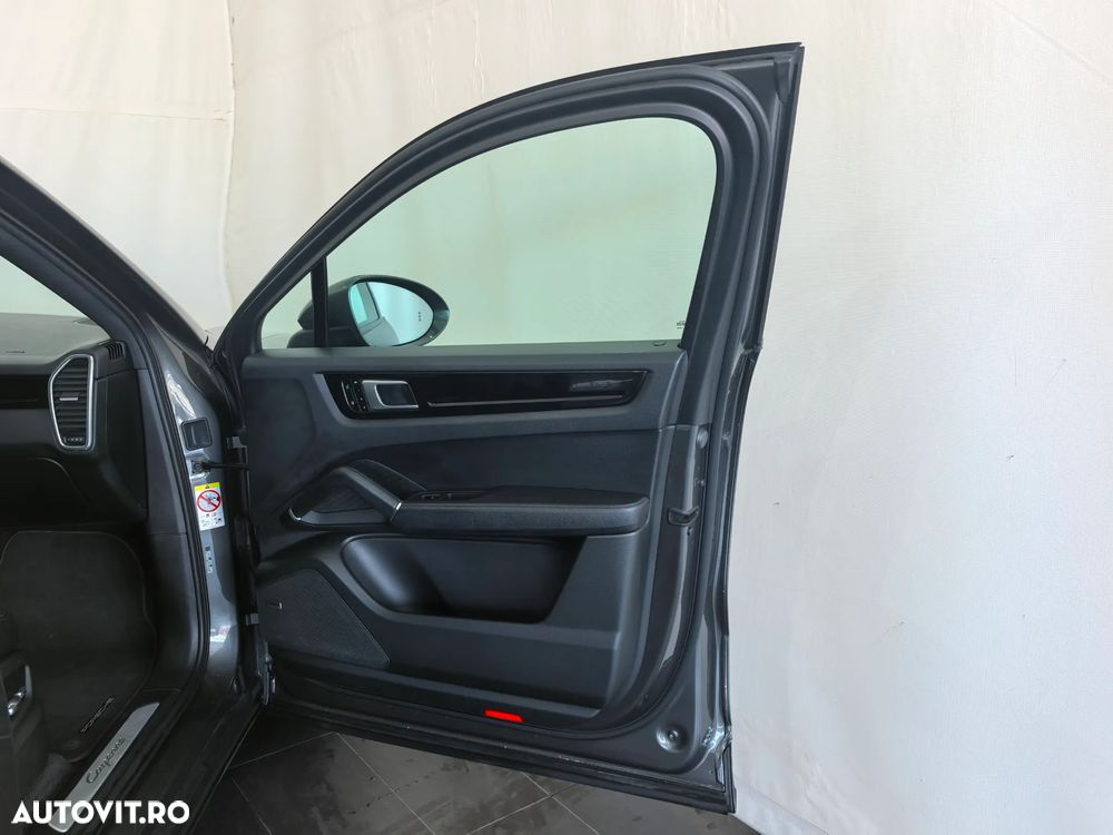 Porsche Cayenne Coupe - 34