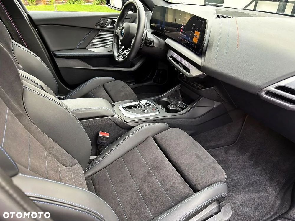BMW Seria 1 120 mHEV - 17