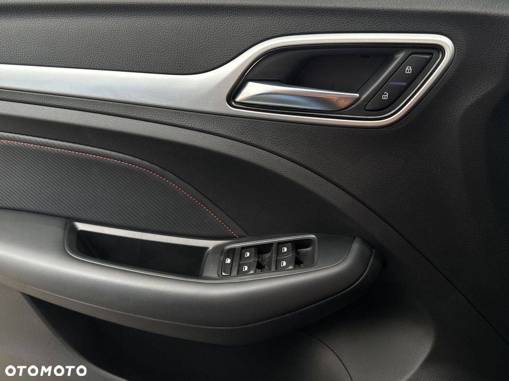 MG ZS 1.0 T-GDI Exclusive - 40