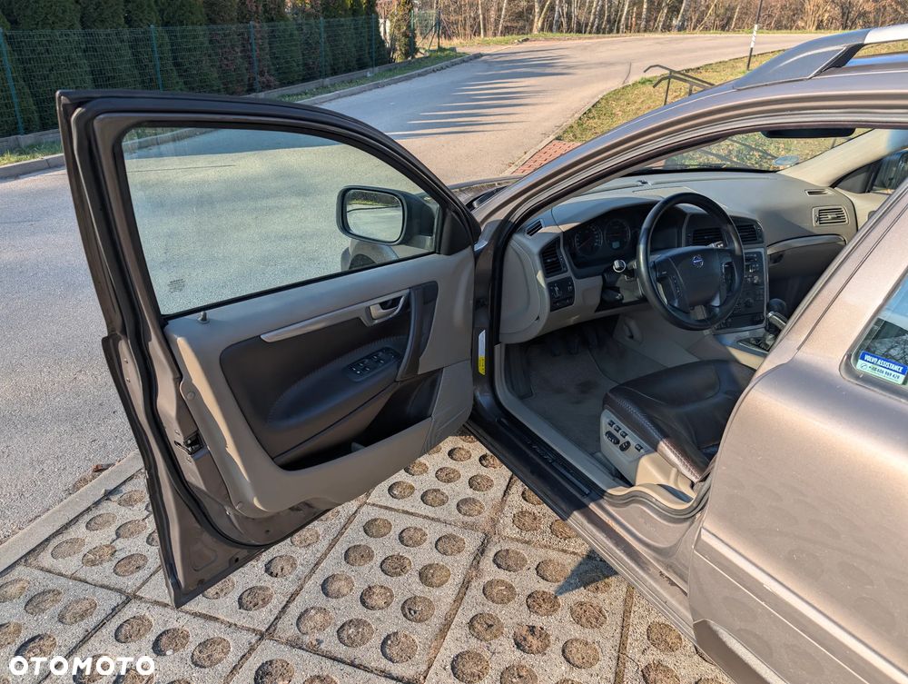 Volvo XC 70 2.4D5 AWD Summum - 12