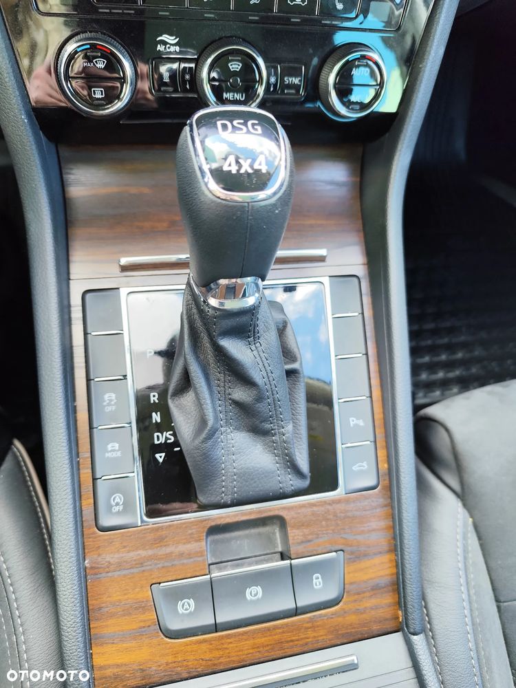 Skoda Superb 2.0 TDI SCR 4x4 Scout DSG - 9