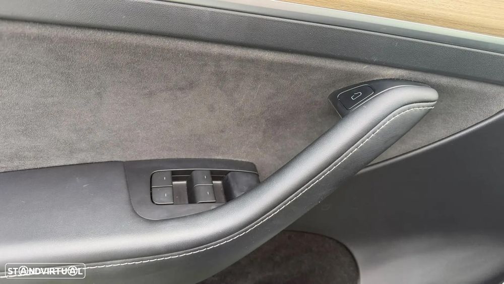 Tesla Model Y Tração Traseira - 43