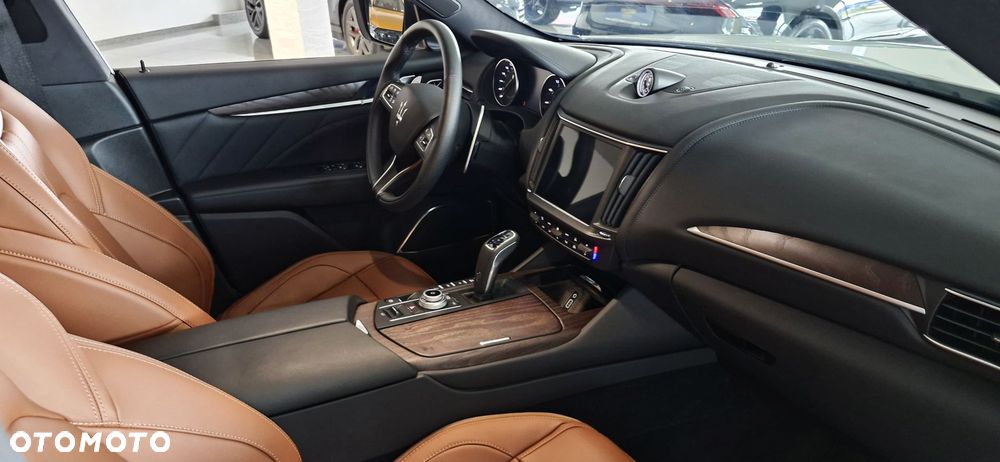 Maserati Levante - 12