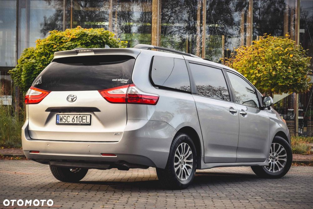Toyota Sienna 3.5 V6 - 8