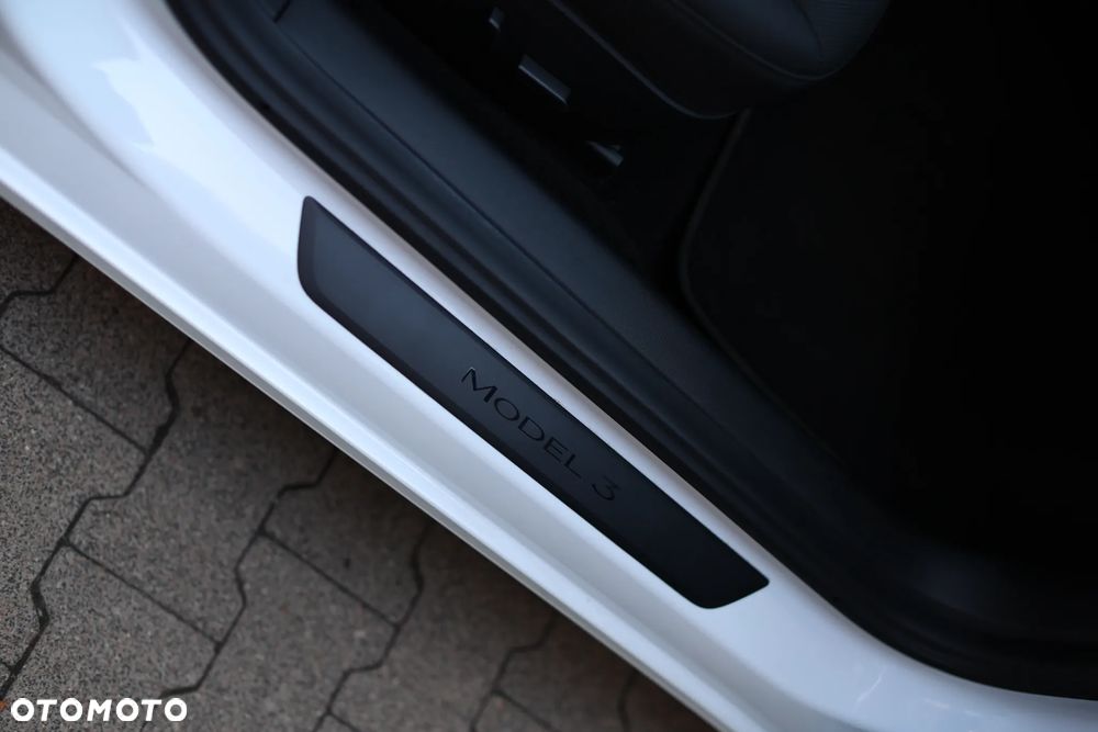 Tesla Model 3 - 7