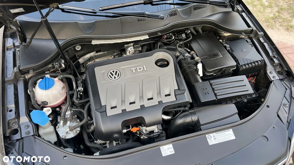Volkswagen Passat 2.0 TDI Highline - 34