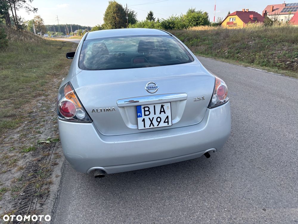 Nissan Altima - 13
