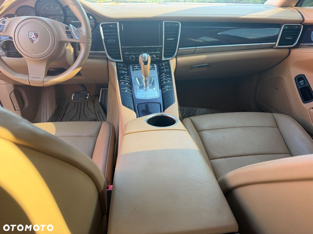 Porsche Panamera 4 PDK - 22