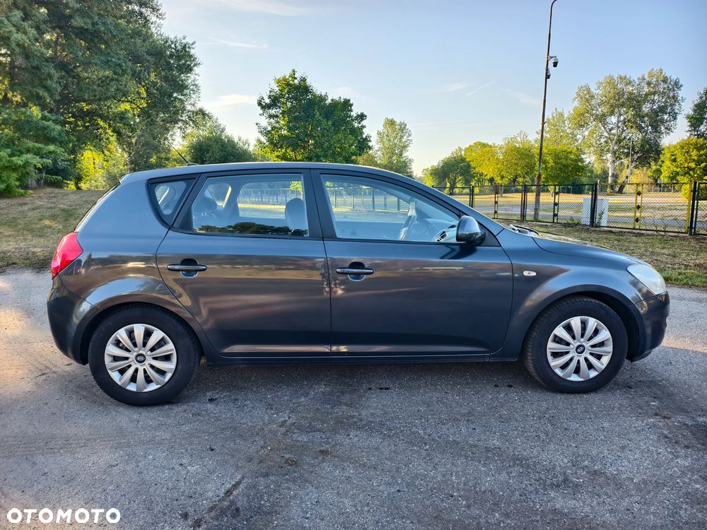 Kia Ceed - 7