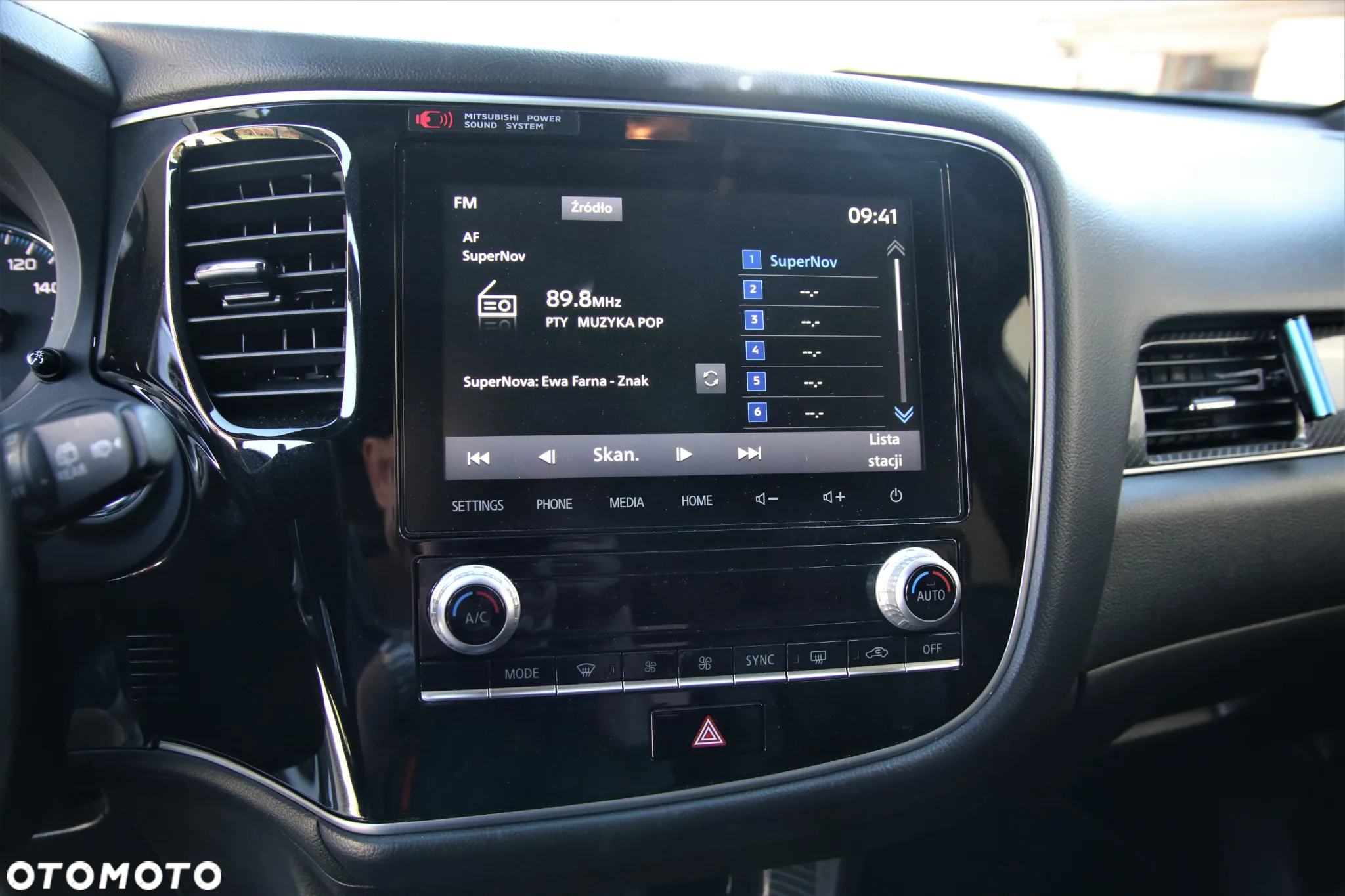 Mitsubishi Outlander 2.0 4WD Plug-In Hybrid - 34