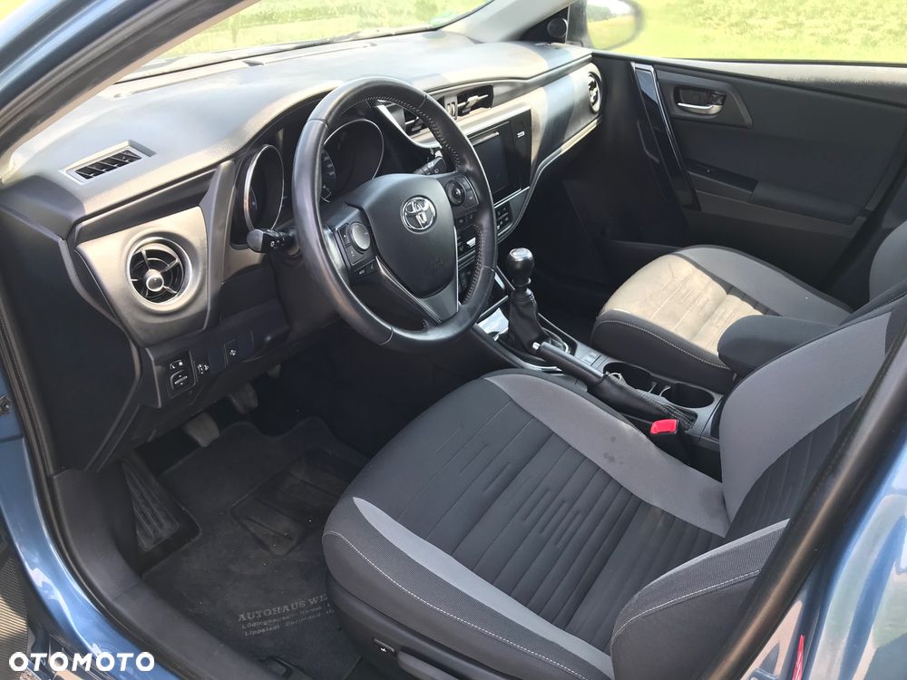 Toyota Auris - 11