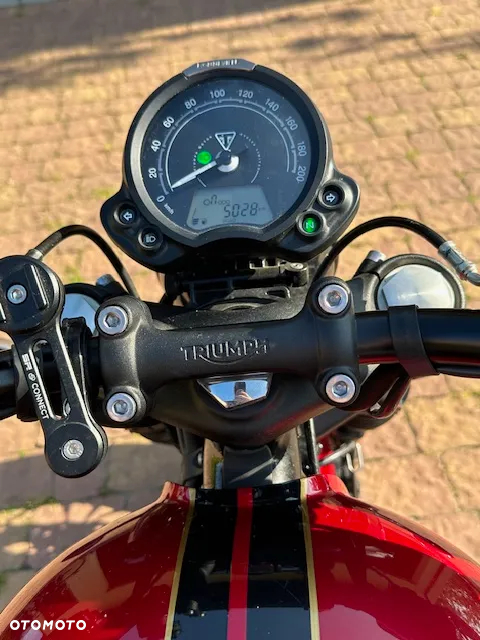 Triumph Bonneville Bobber - 15