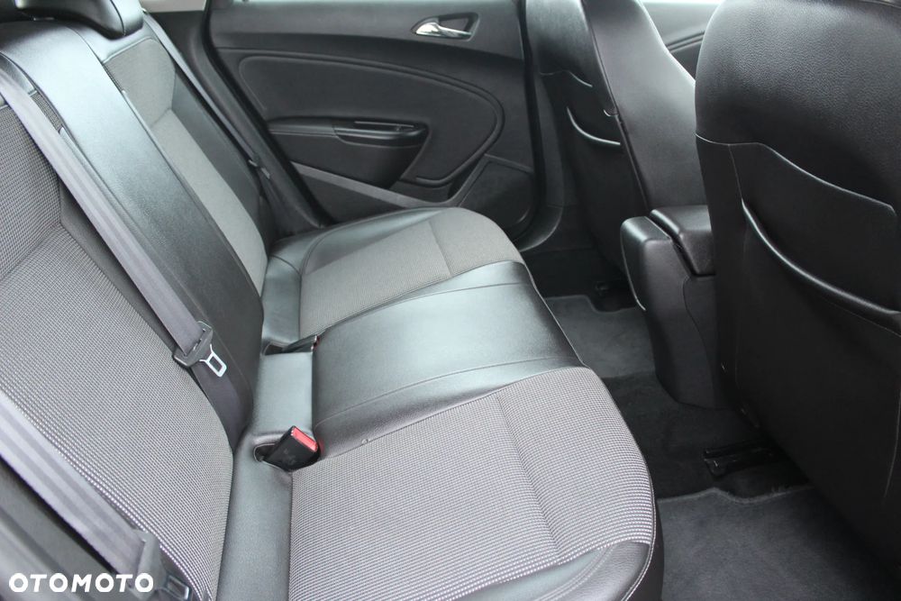 Opel Astra 1.4 T Cosmo S&S - 9