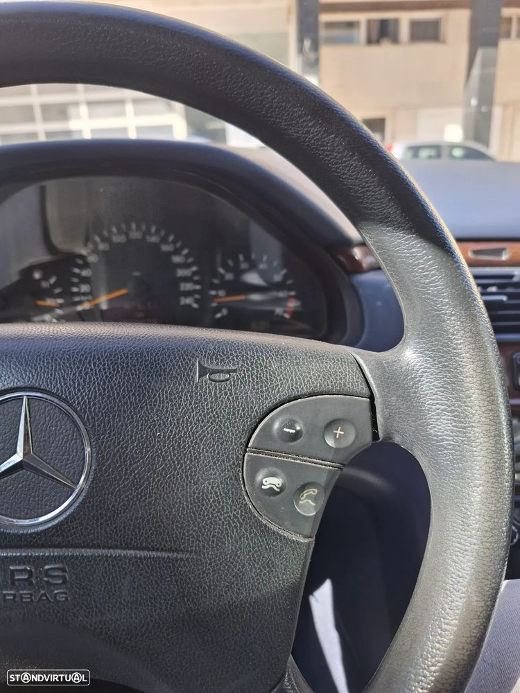 Mercedes-Benz E 200 Classic - 7