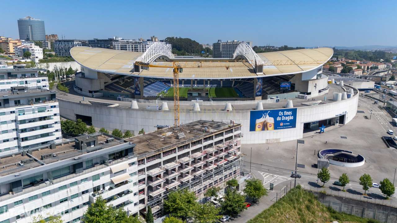 T2 nas Antas em Condomínio Privado com Varanda - Grande imagem: 5/21