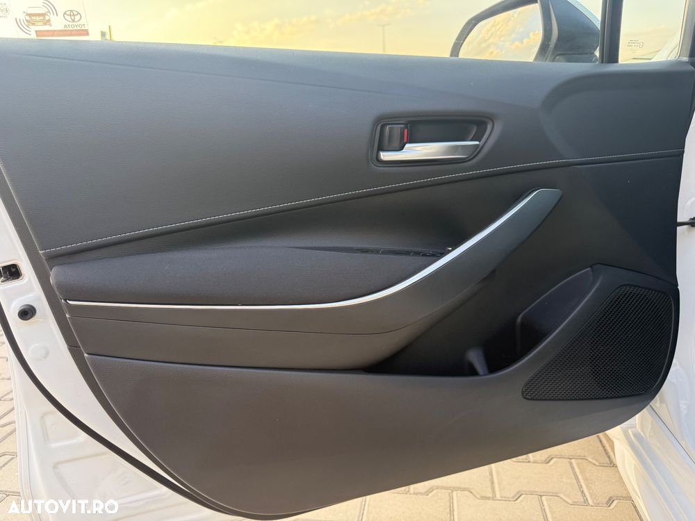 Toyota Corolla 1.8 HSD Exclusive interior Negru - 12