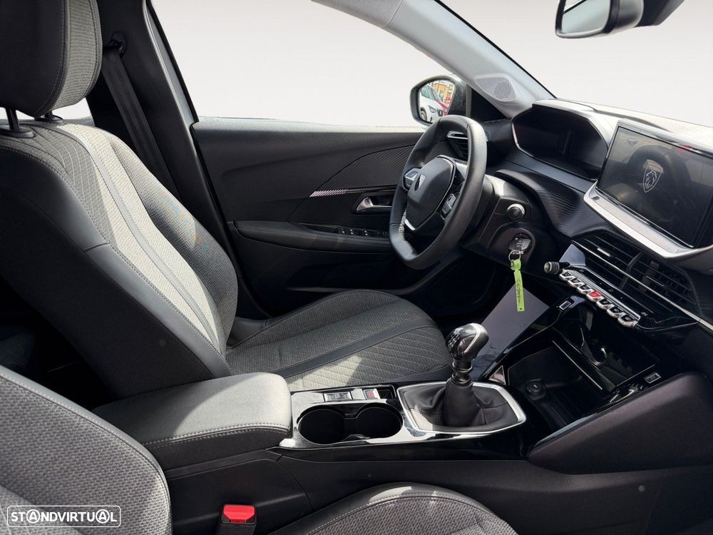Peugeot 208 1.2 PureTech Allure — fotografia 15