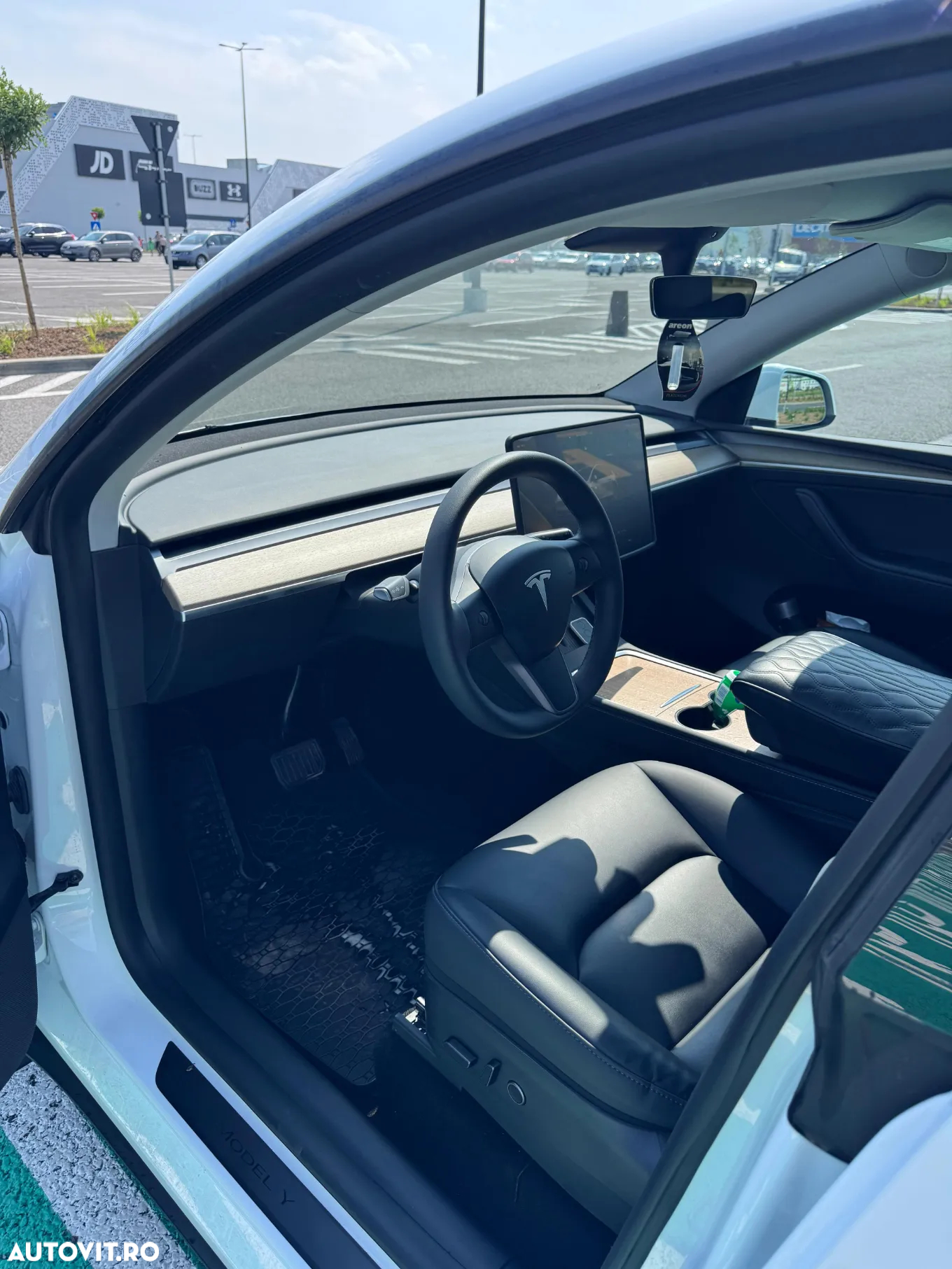 Tesla Model Y - 9