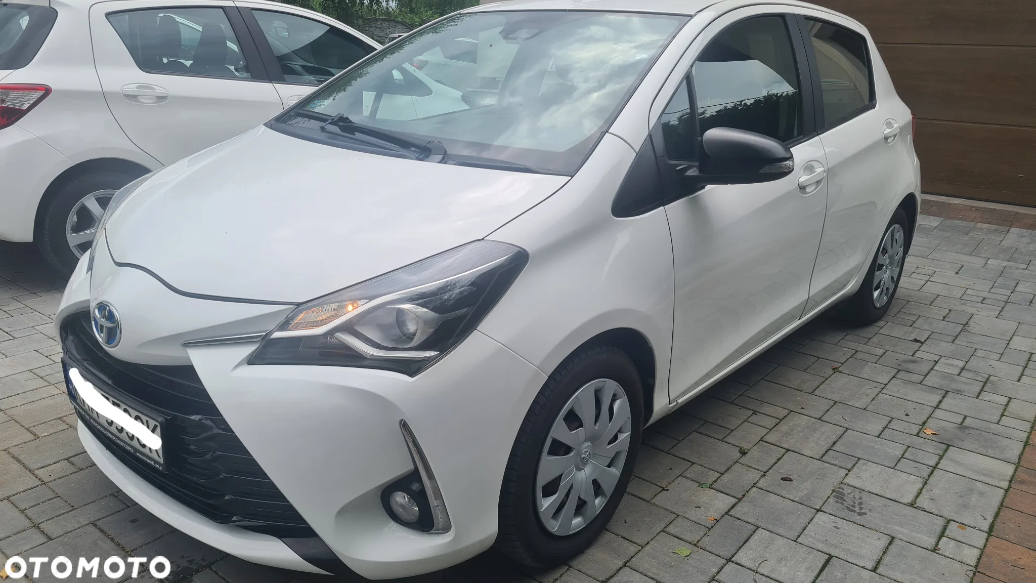 Toyota Yaris Hybrid 100 Dynamic - 2