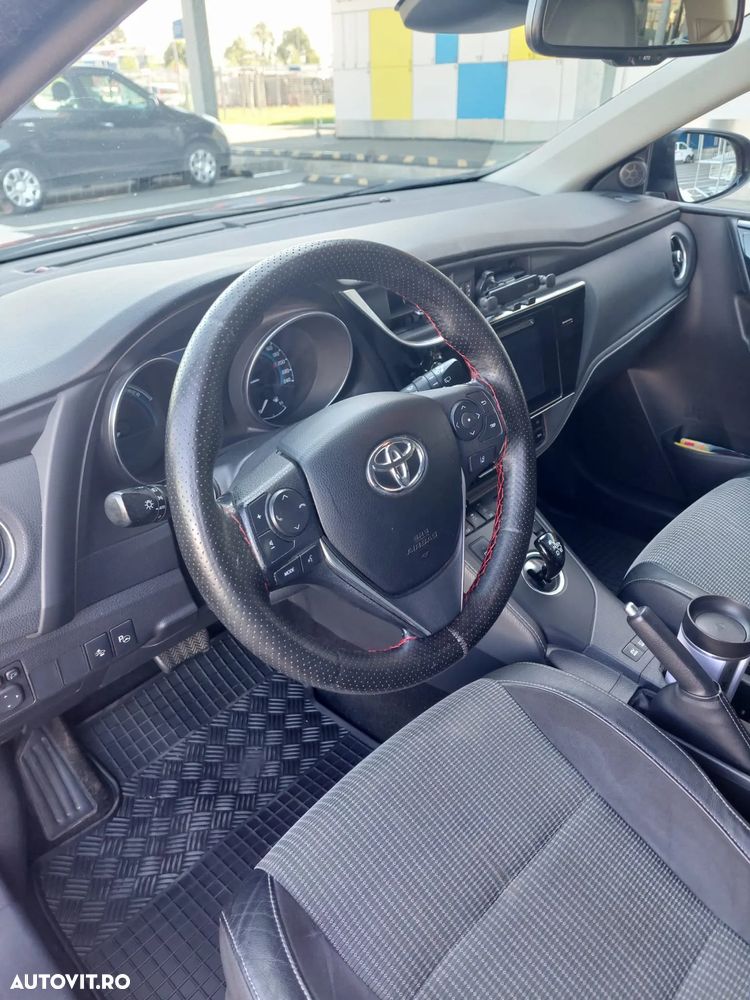 Toyota Auris 1.8 L VVT-i HSD Sol + - 9