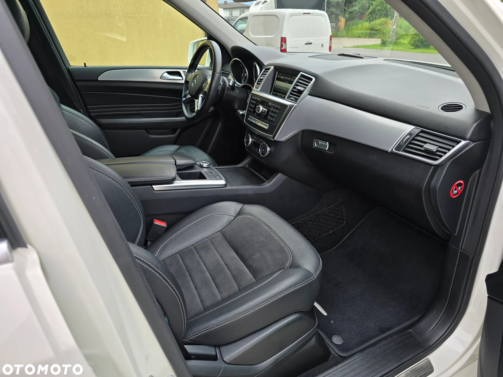 Mercedes-Benz ML 350 4MATIC (BlueEFFICIENCY) 7G-TRONIC - 29