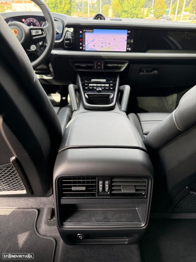 Porsche Cayenne Coupé E-Hybrid - 16