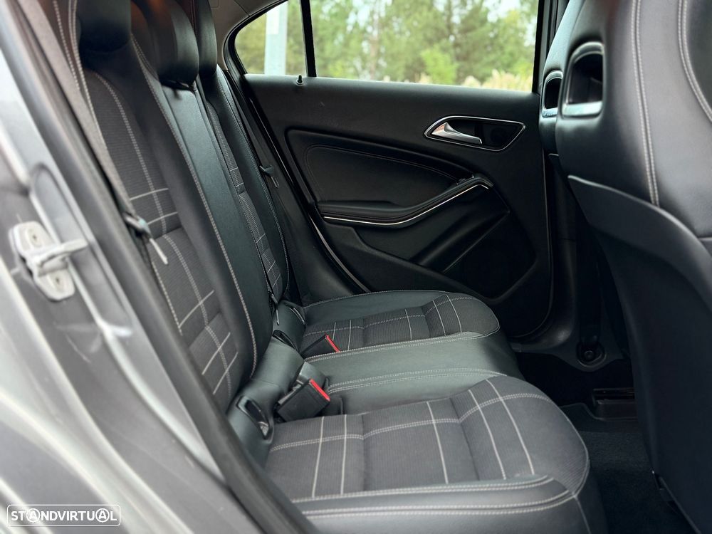 Mercedes-Benz A 180 CDI (BlueEFFICIENCY) Urban - 19