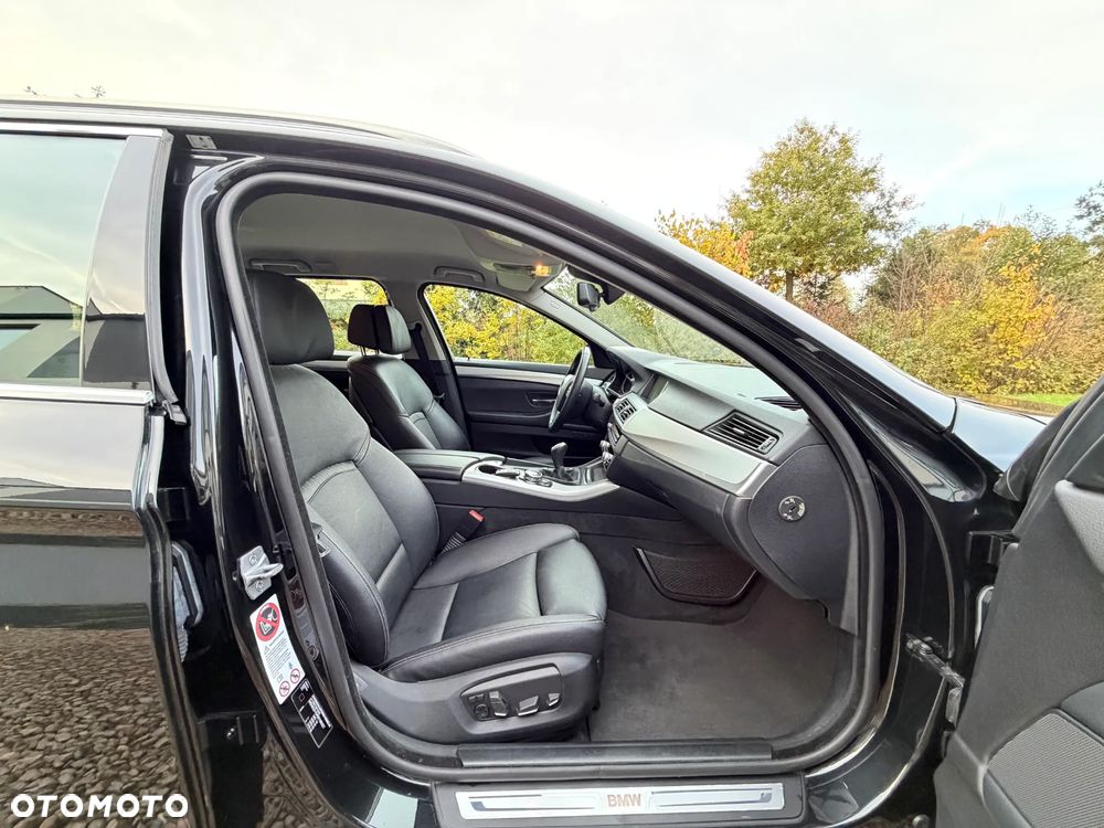 BMW Seria 5 528i Luxury Line - 26