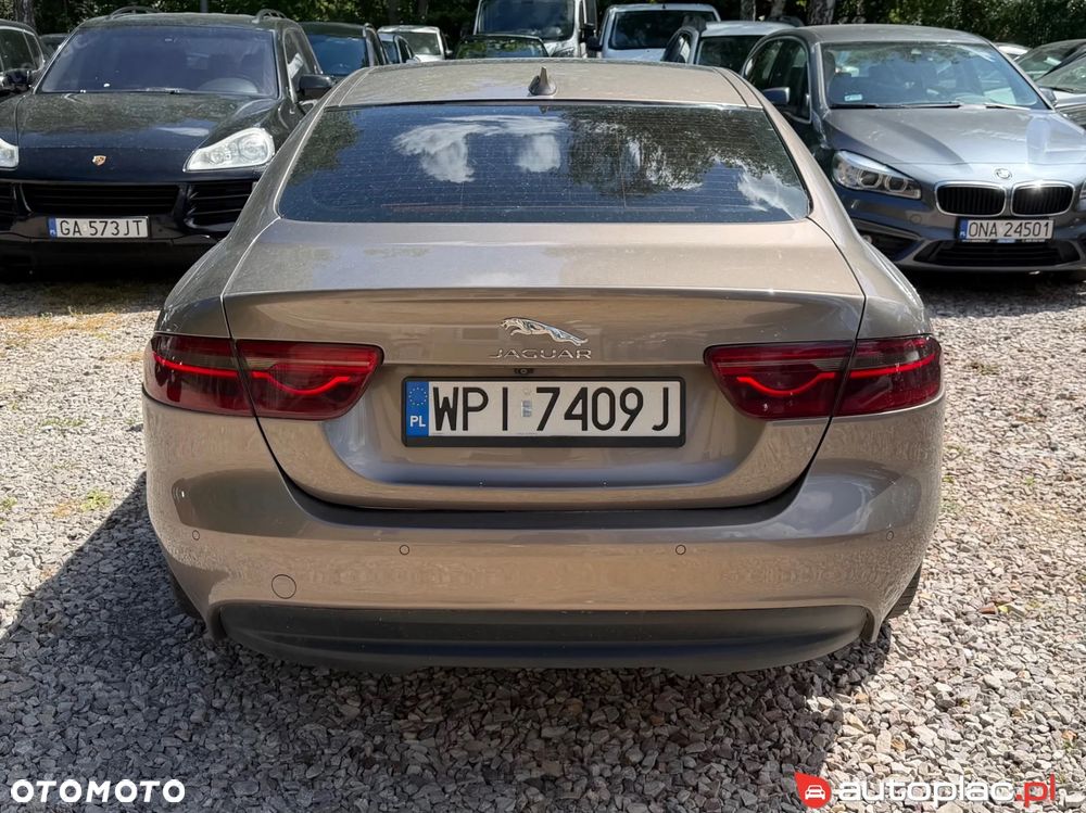 Jaguar XE 2.0 T Prestige - 6
