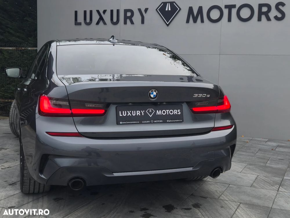 BMW Seria 3 330e iPerformance M Sport - 34