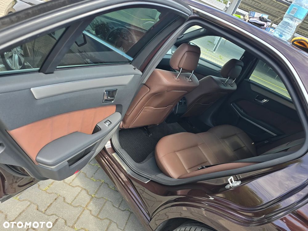Mercedes-Benz Klasa E 250 CGI BlueEFFICIENCY 7G-TRONIC Avantgarde - 21