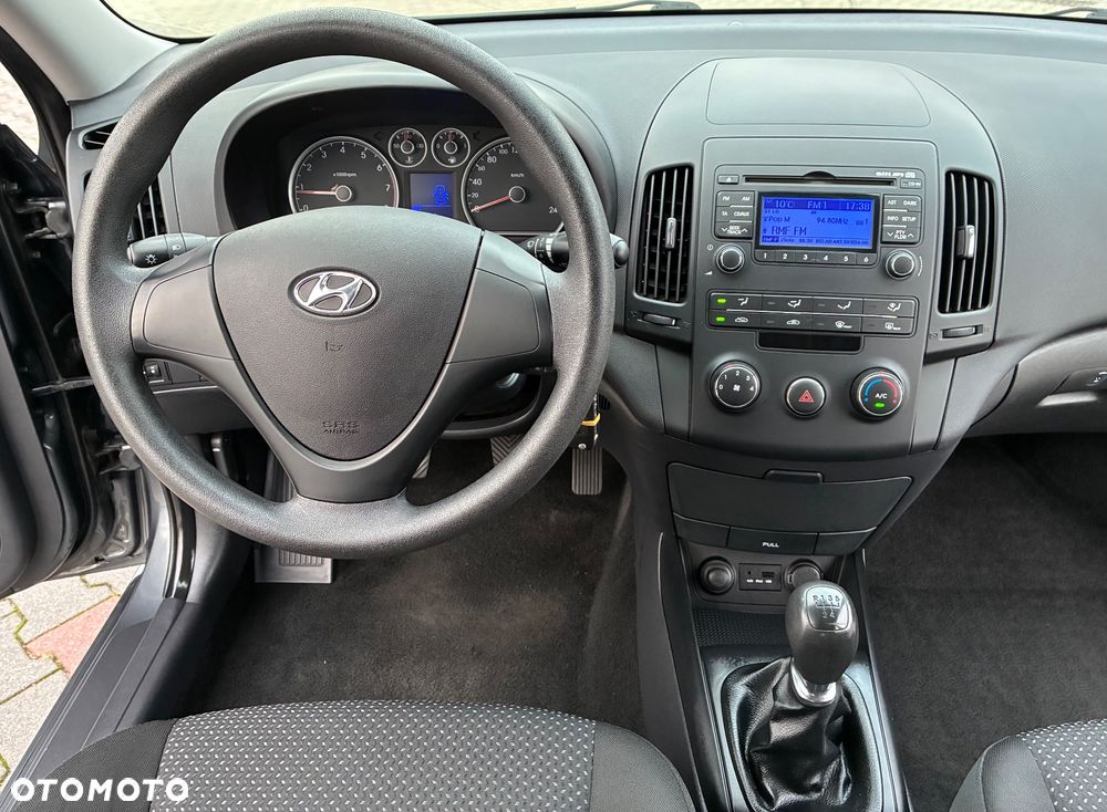 Hyundai i30 1.4 Base + - 14