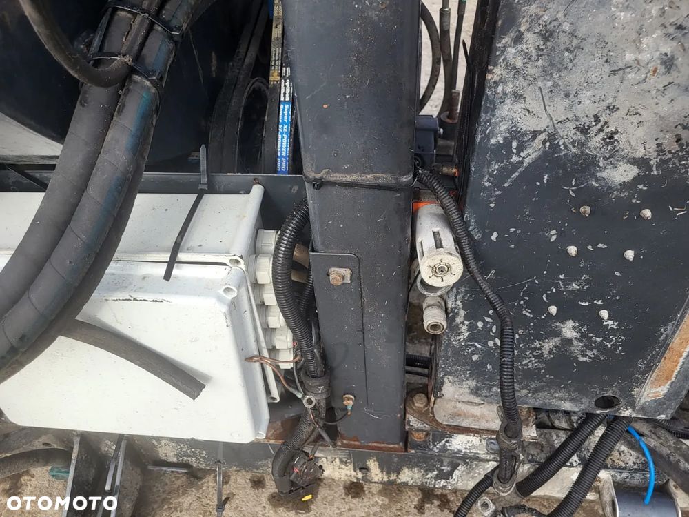 Wentylator z zamiatarki, rozdzielacz, pompy hydrauliczne - 16