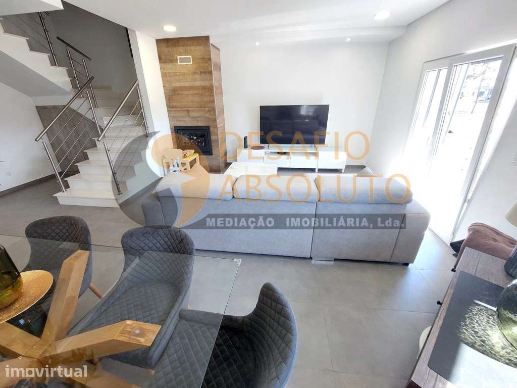 Moradia Geminada Triplex T3 c/ Garagem - Quinta do Conde - Grande imagem: 5/41