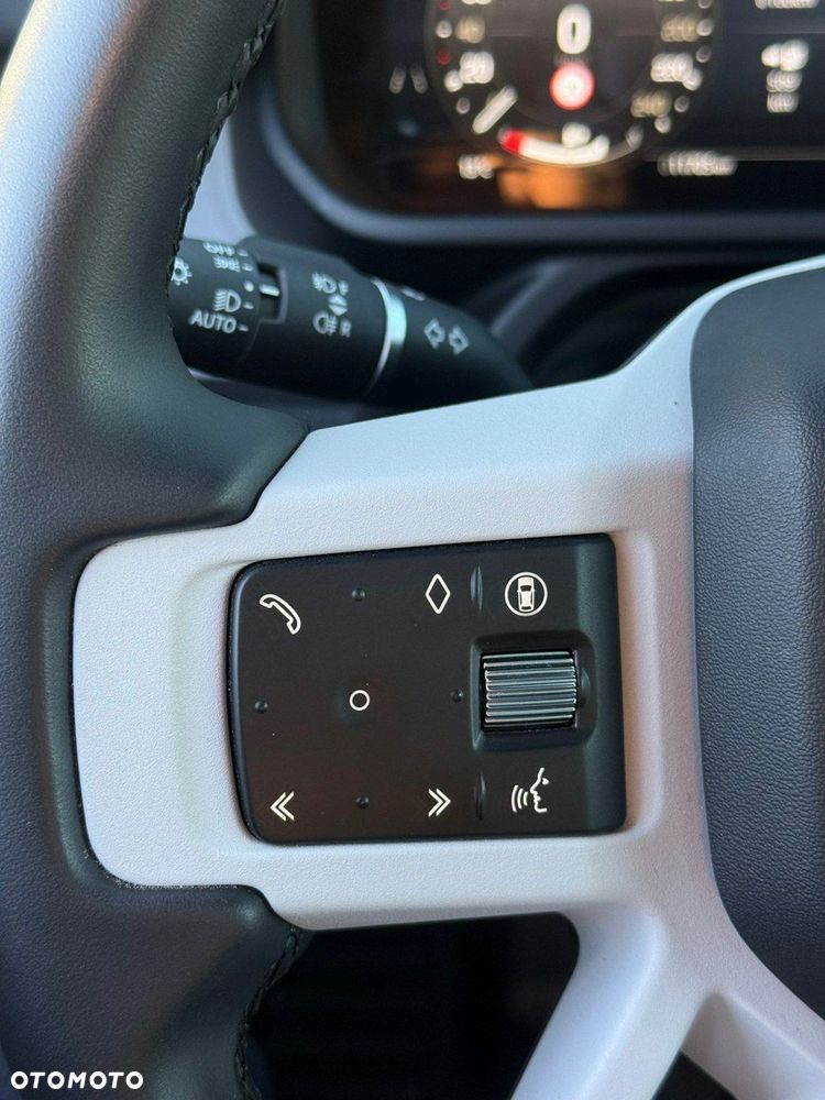 Land Rover Defender - 13