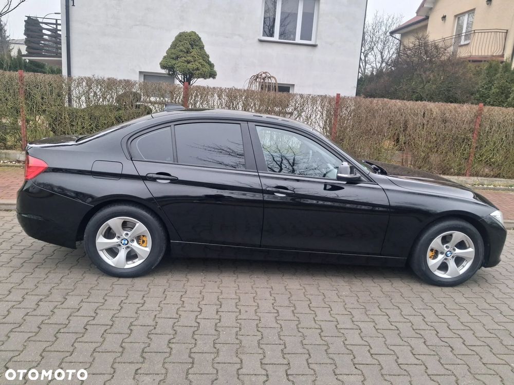 BMW Seria 3 318d Sport Line - 13