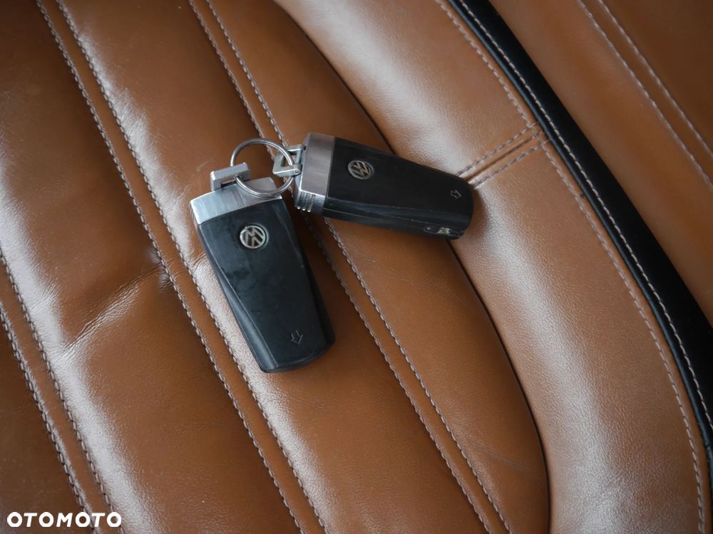 Volkswagen Passat Variant 2.0 TDI BlueMotion Technology Highline - 25